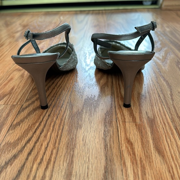 Stuart Weitzman Leather Slingback Pumps (Grey & Metallic)- Size 7.5M - Picture 3 of 7